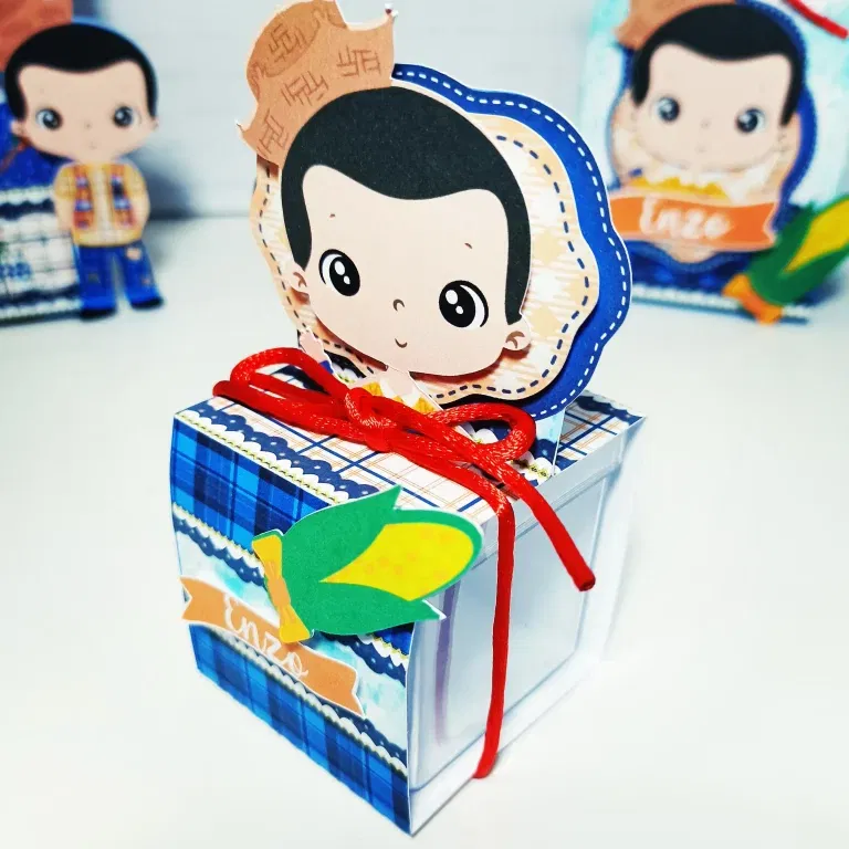 Molde de topo de bolo temático Festa Junina nos formatos Studio e PDF para decoração de festas e impressão em alta resolução.