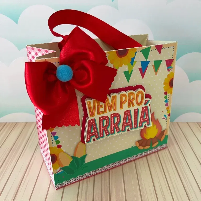 Molde de topo de bolo temático Festa Junina Menina nos formatos Studio, PNG e PDF para decoração de festas e impressão em alta resolução.