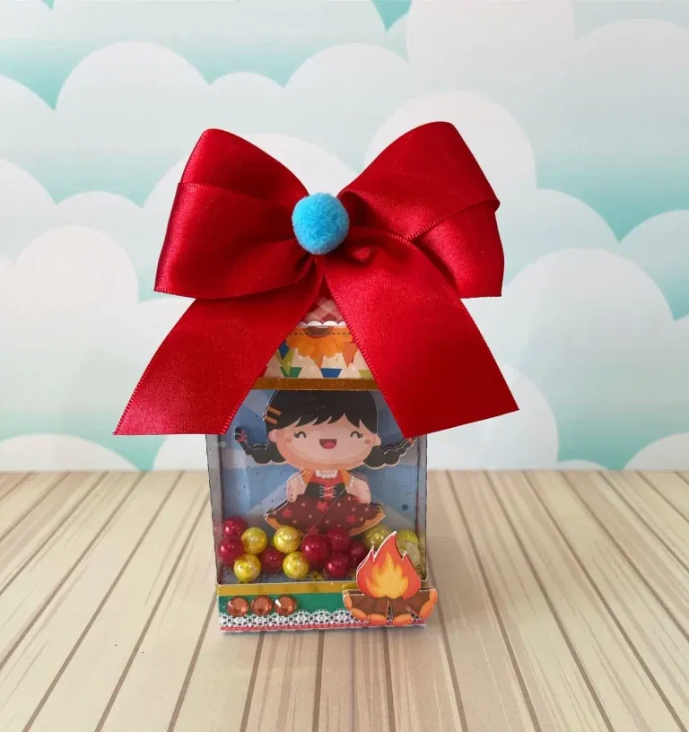 Arquivo de corte digital tema Festa Junina Menina nos formatos Studio, PNG e PDF para máquinas Silhouette ou tesoura, ideal para personalizados de luxo e arraiá.