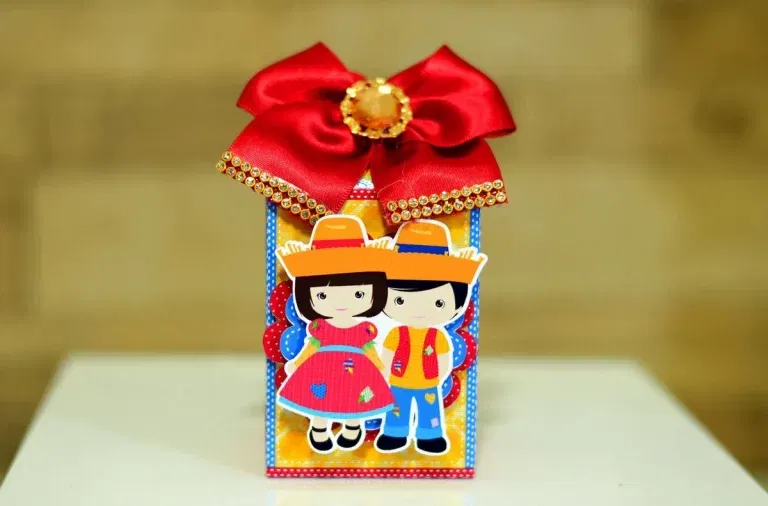 Arquivo de corte digital tema decoração de festa junina simples nos formatos Studio e PDF para máquinas Silhouette ou tesoura, ideal para personalizados práticos.