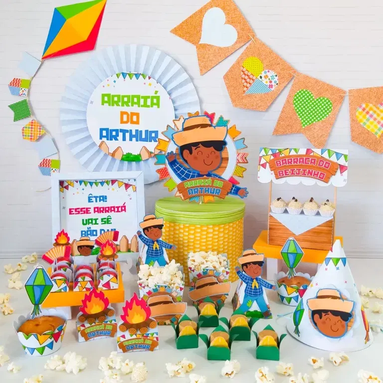 Moldes digitais de decoração para mesversário de arraiá nos formatos Studio e PDF para impressão de alta resolução e personalizados de festas infantis.
