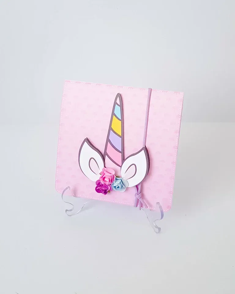 Arquivo para topo de bolo e itens de papelaria tema decoração unicórnio aniversário nos formatos Studio, PNG e PDF, pronto para imprimir e recortar.