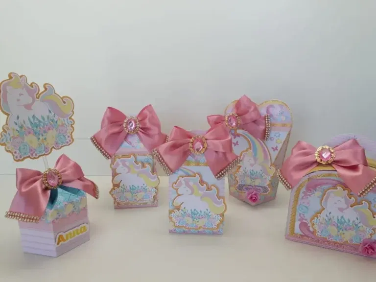 Arquivo de corte digital para decoração de aniversário tema Unicórnio no formato Studio para máquinas Silhouette, ideal para personalizados de luxo e festas infantis.