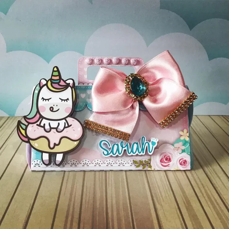 Molde de topo de bolo temático decoração de festa unicórnio nos formatos Studio, PNG e PDF para decoração de festas e impressão em alta resolução.